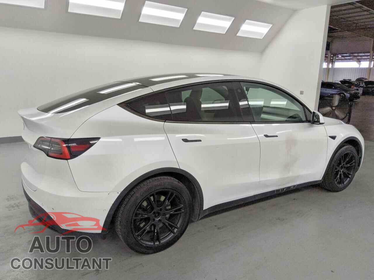 TESLA MODEL Y 2021 - 5YJYGDED6MF116182