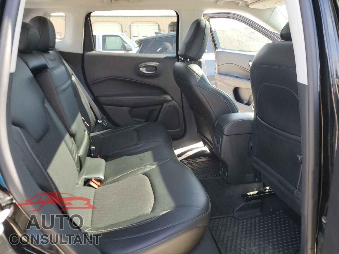 JEEP COMPASS 2018 - 3C4NJDBB2JT314259