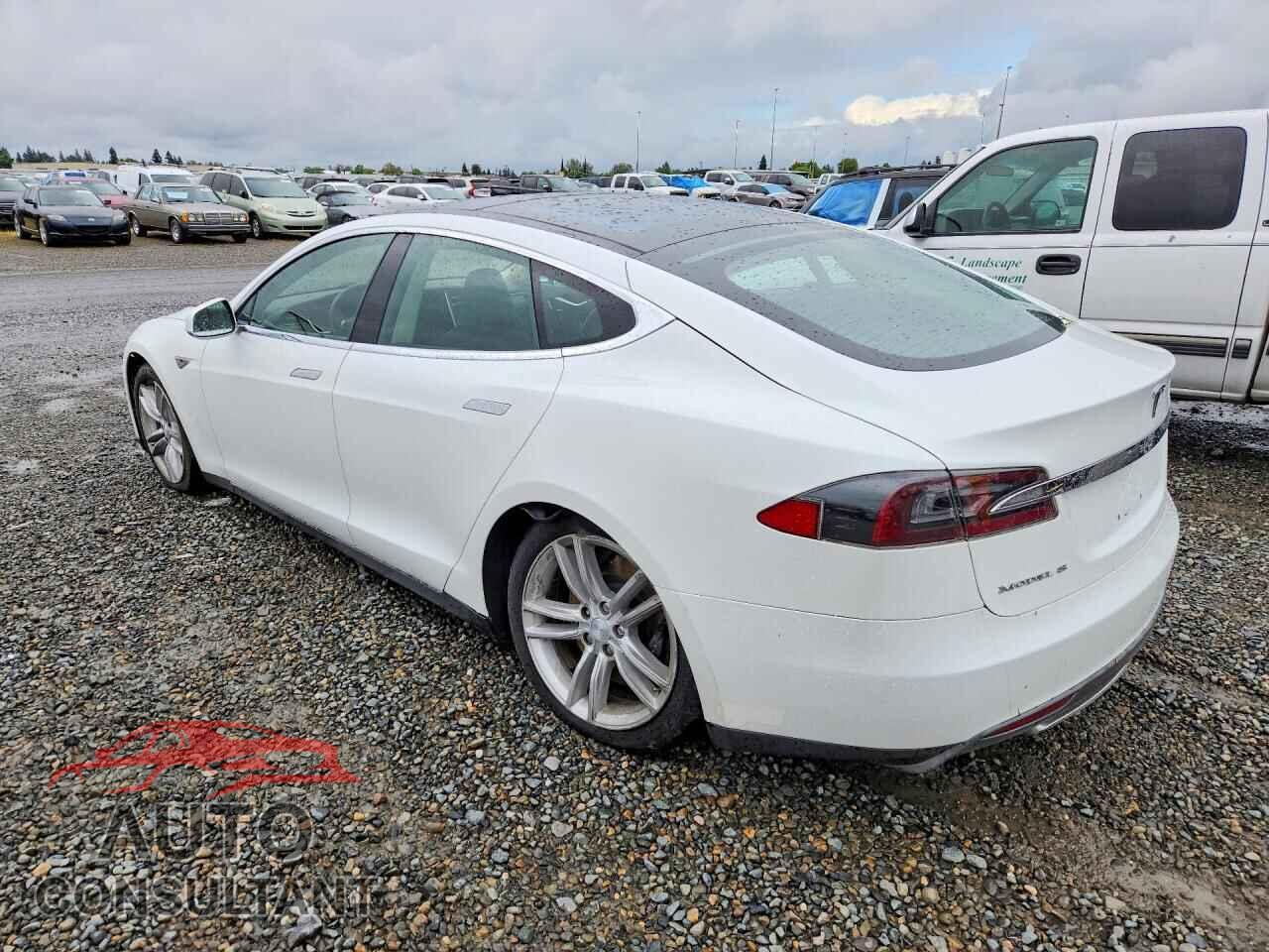 TESLA MODEL S 2013 - 5YJSA1CP6DFP05722