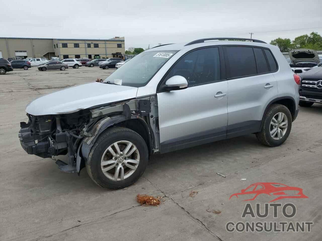 VOLKSWAGEN TIGUAN 2017 - WVGAV7AX5HK001697