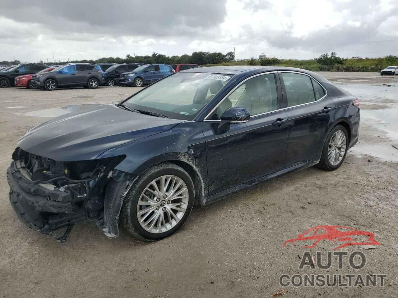 TOYOTA CAMRY 2018 - 4T1B11HK0JU544117