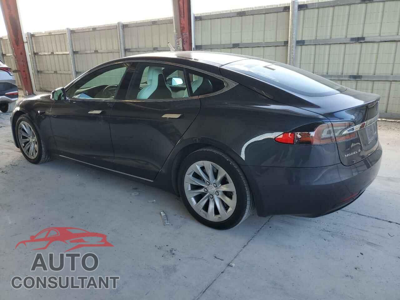 TESLA MODEL S 2017 - 5YJSA1E10HF211273