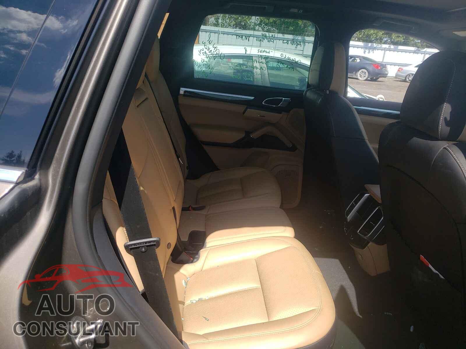 PORSCHE CAYENNE 2016 - WP1AA2A29GKA14487