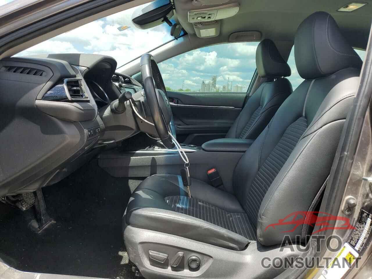 TOYOTA CAMRY 2020 - 4T1G11AKXLU369569