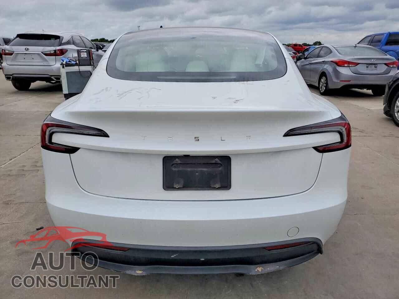 TESLA MODEL 3 2024 - 5YJ3E1EA3RF832520