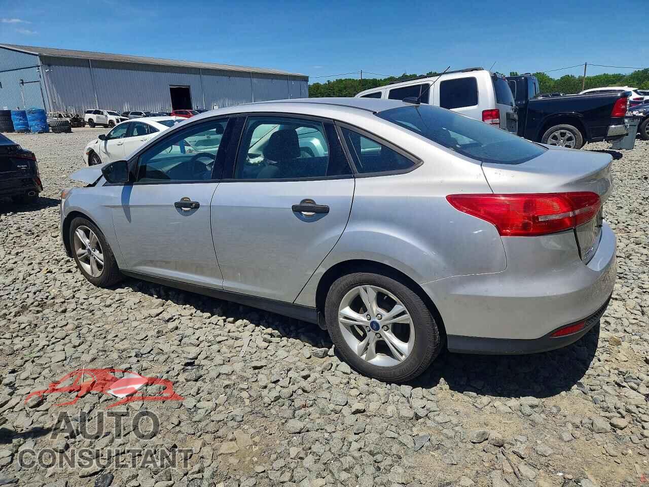 FORD FOCUS 2015 - 1FADP3E26FL246542