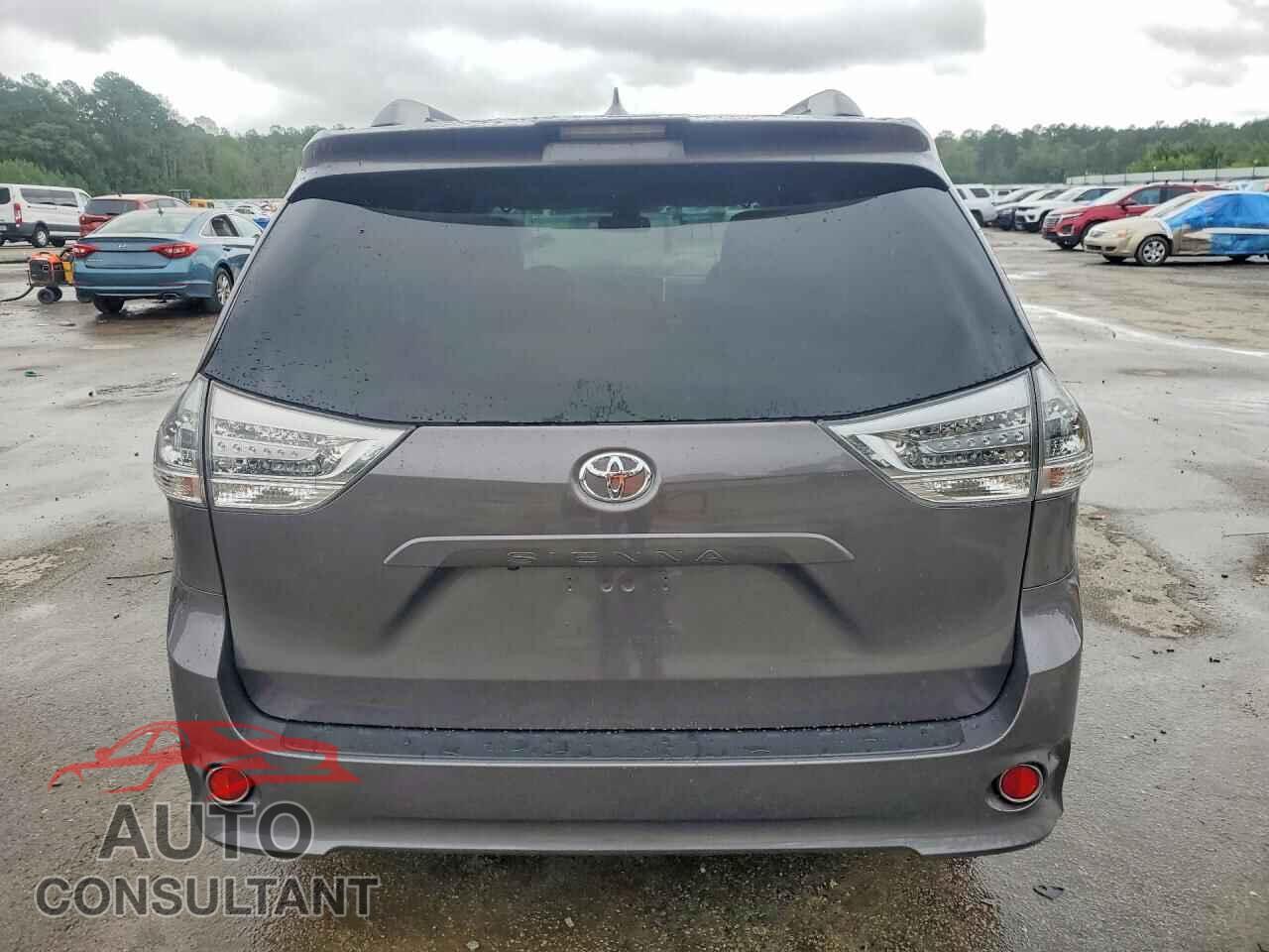TOYOTA SIENNA 2018 - 5TDXZ3DC1JS904819