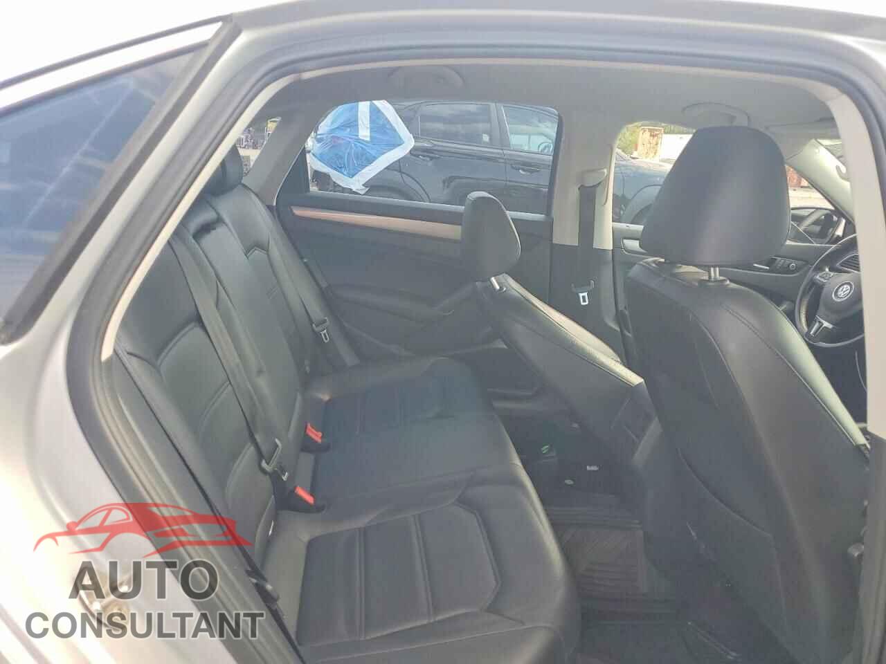 VOLKSWAGEN PASSAT 2015 - 1VWAT7A35FC104792