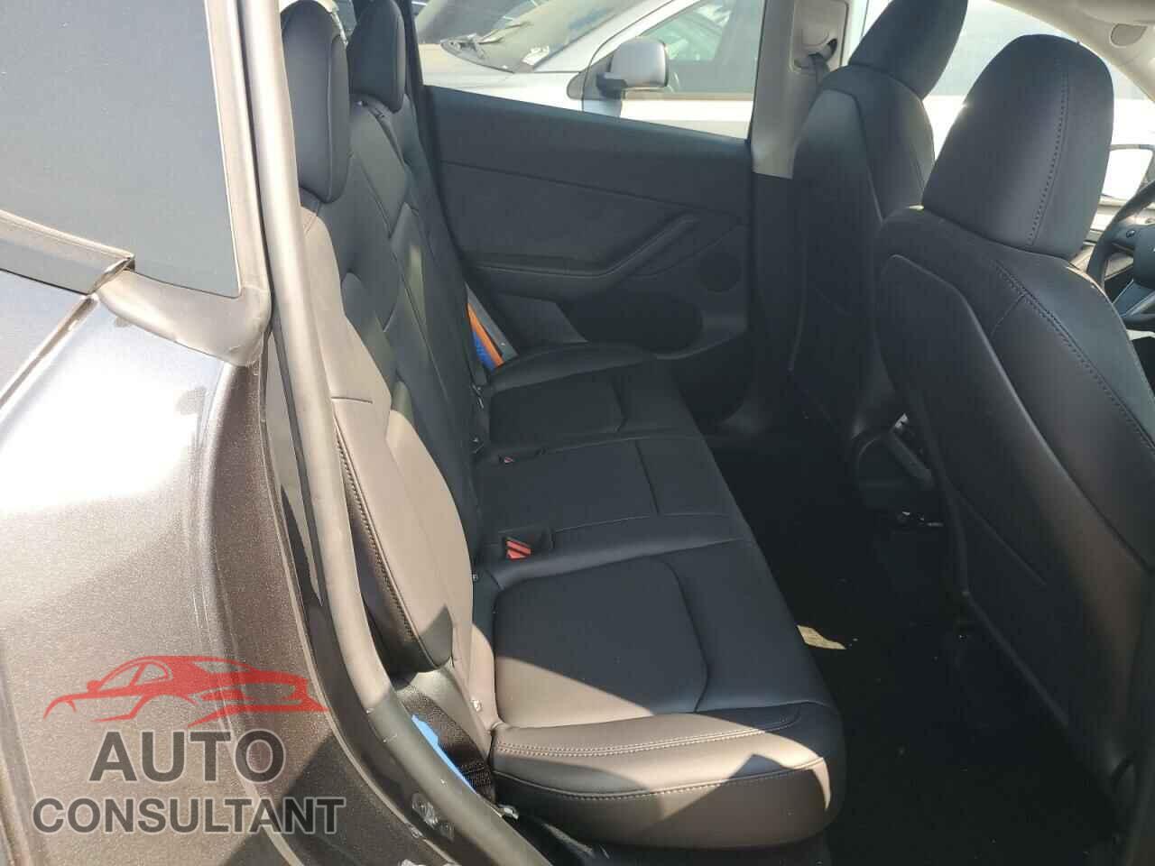 TESLA MODEL Y 2024 - 7SAYGDEE2RF007771