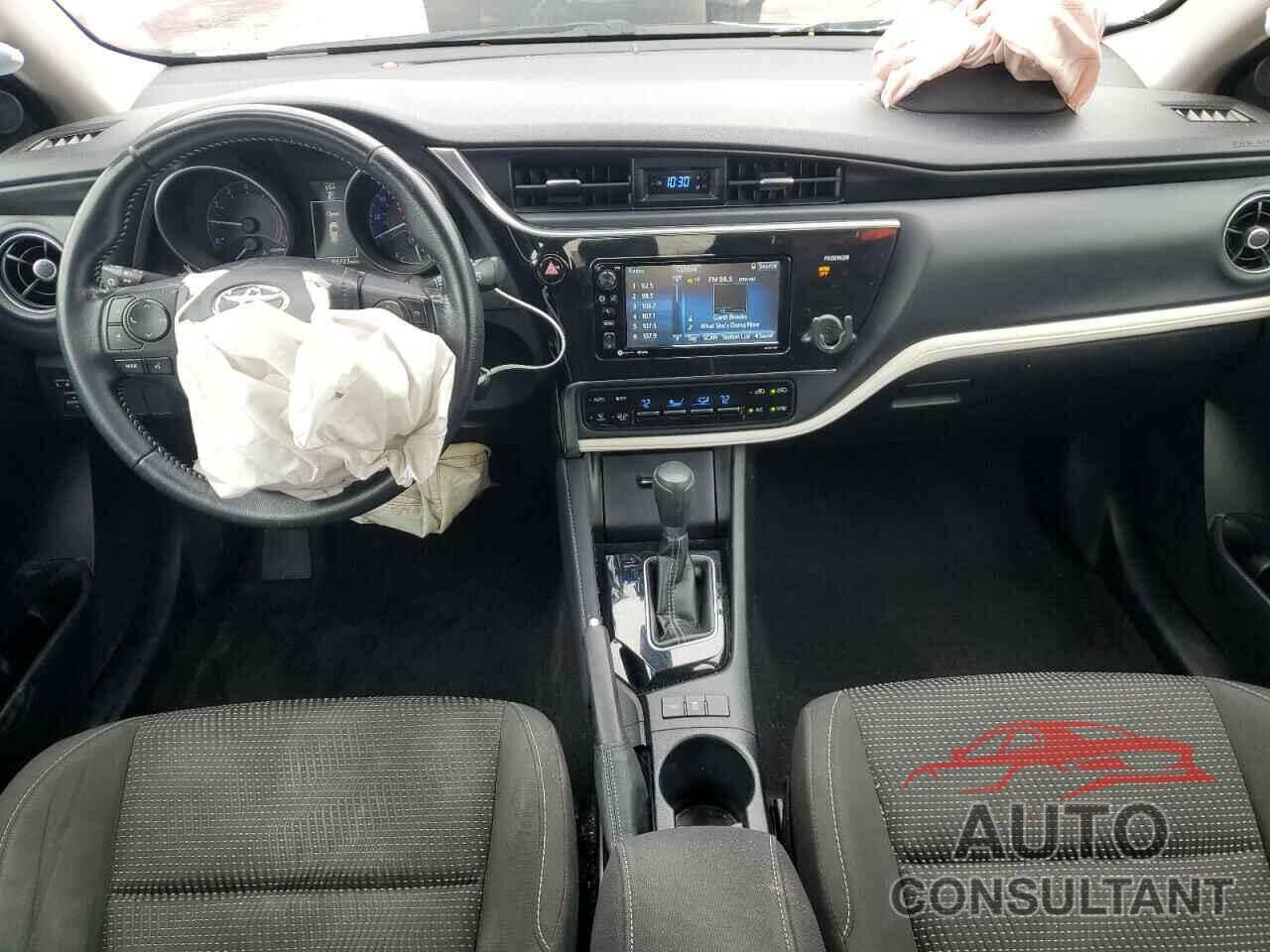 TOYOTA COROLLA 2018 - JTNKARJE1JJ575221