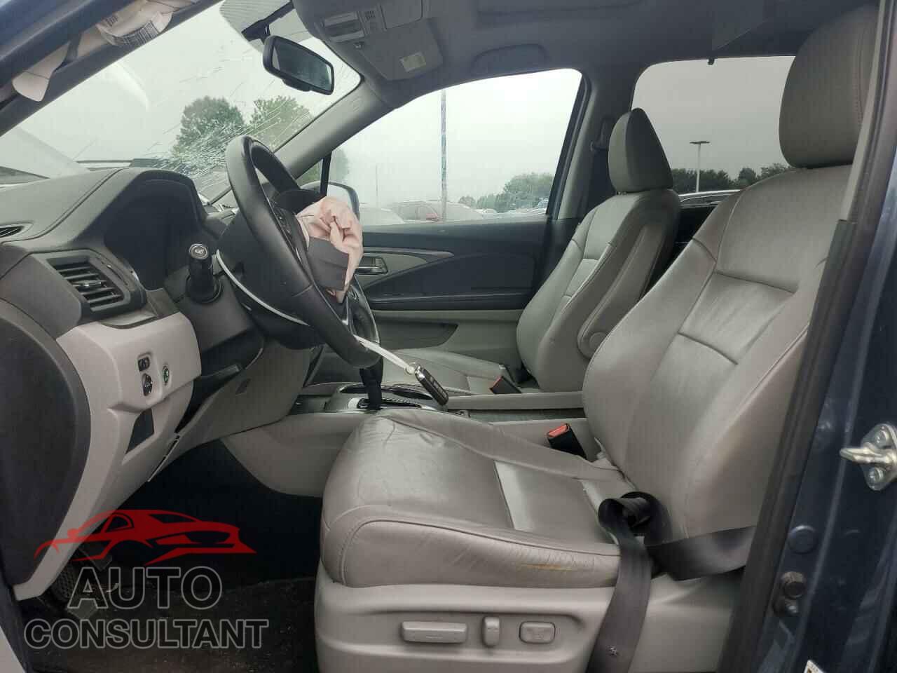 HONDA PILOT 2017 - 5FNYF6H86HB050705