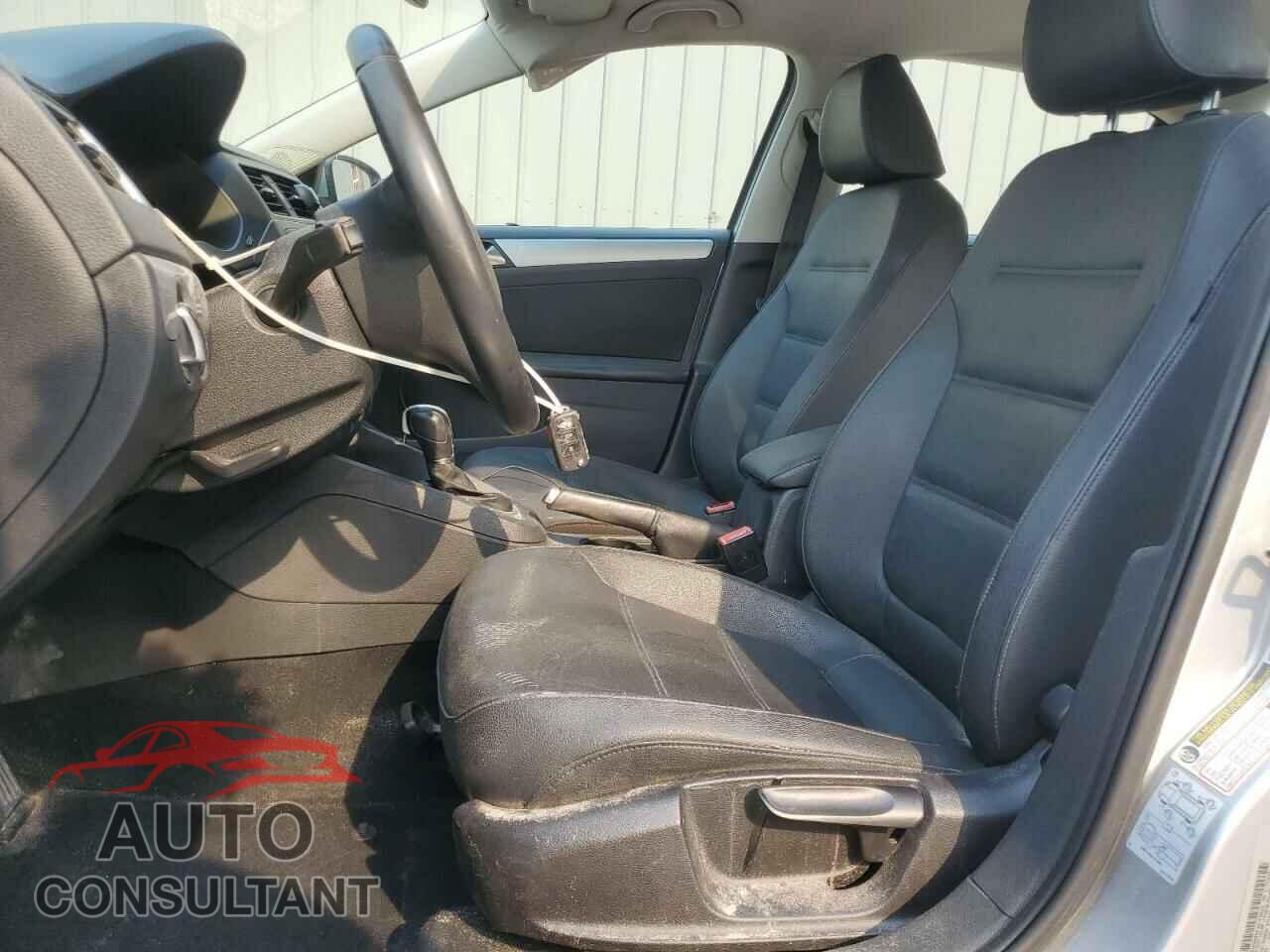VOLKSWAGEN JETTA 2011 - 3VWLL7AJ0BM093474