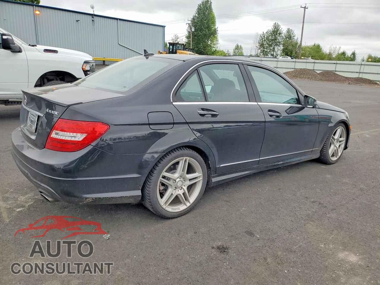 MERCEDES-BENZ C-CLASS 2012 - WDDGF8BB0CR196893