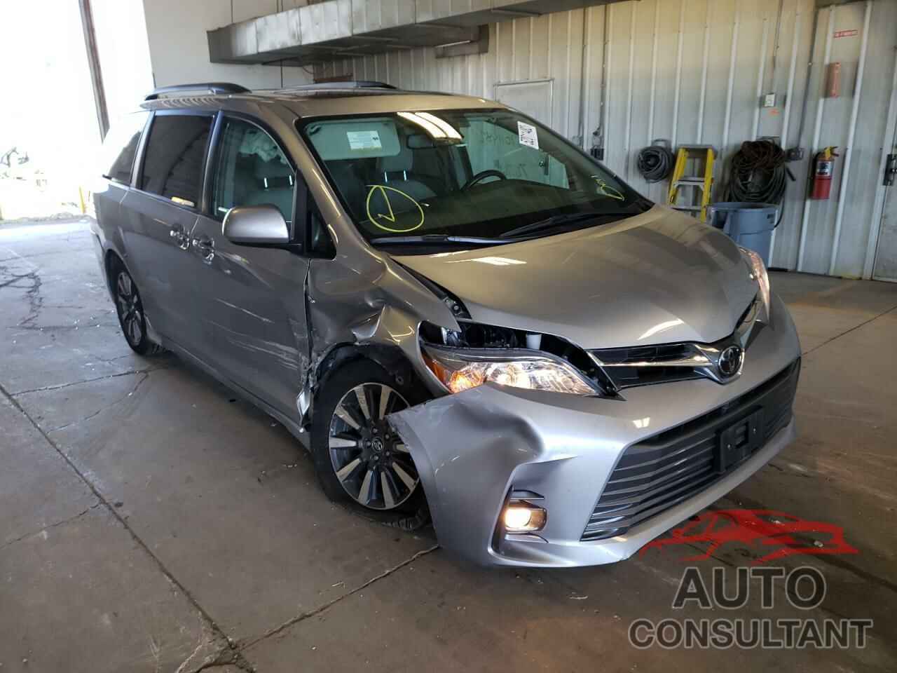 TOYOTA SIENNA 2018 - 5TDDZ3DC1JS204687