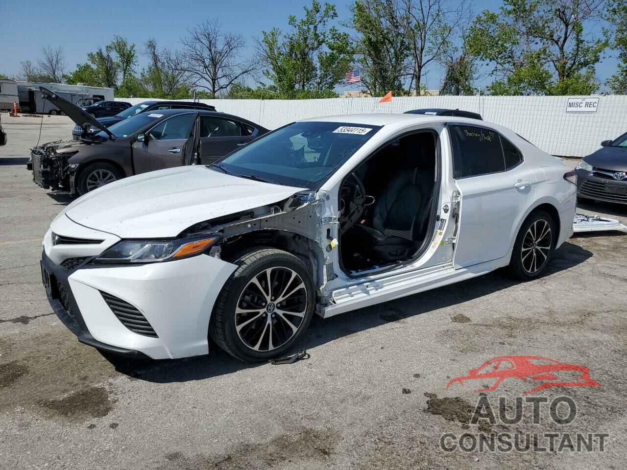TOYOTA CAMRY 2018 - 4T1B11HK4JU001885