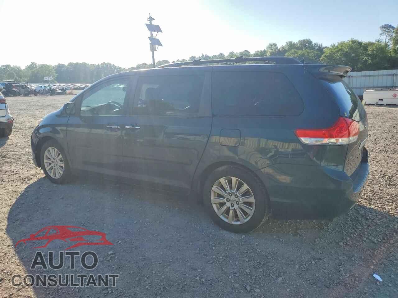 TOYOTA SIENNA 2011 - 5TDYK3DC0BS147406