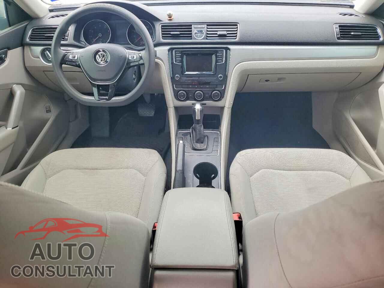 VOLKSWAGEN PASSAT 2017 - 1VWAT7A32HC007715