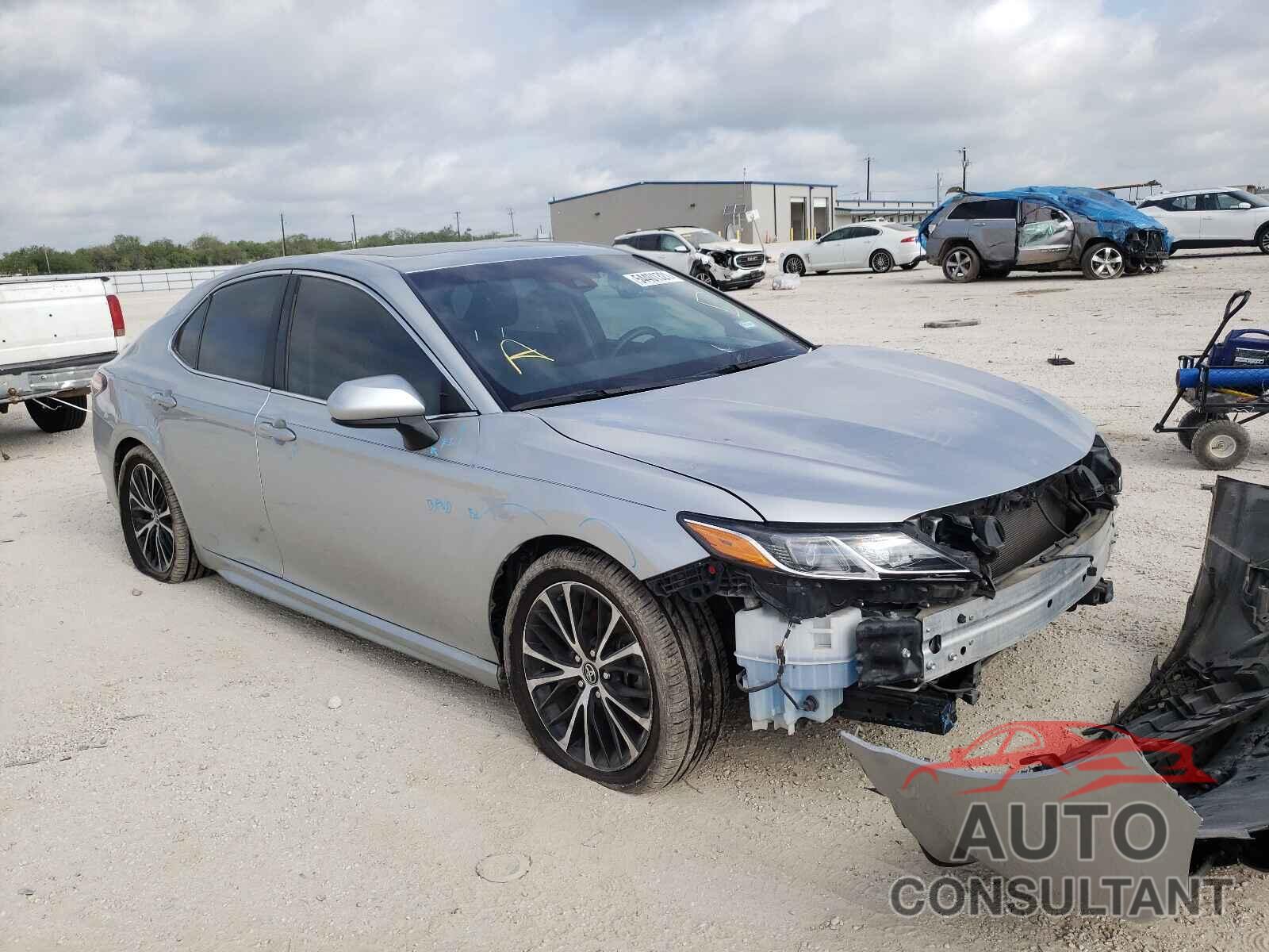 TOYOTA CAMRY 2018 - 4T1B11HK2JU002436