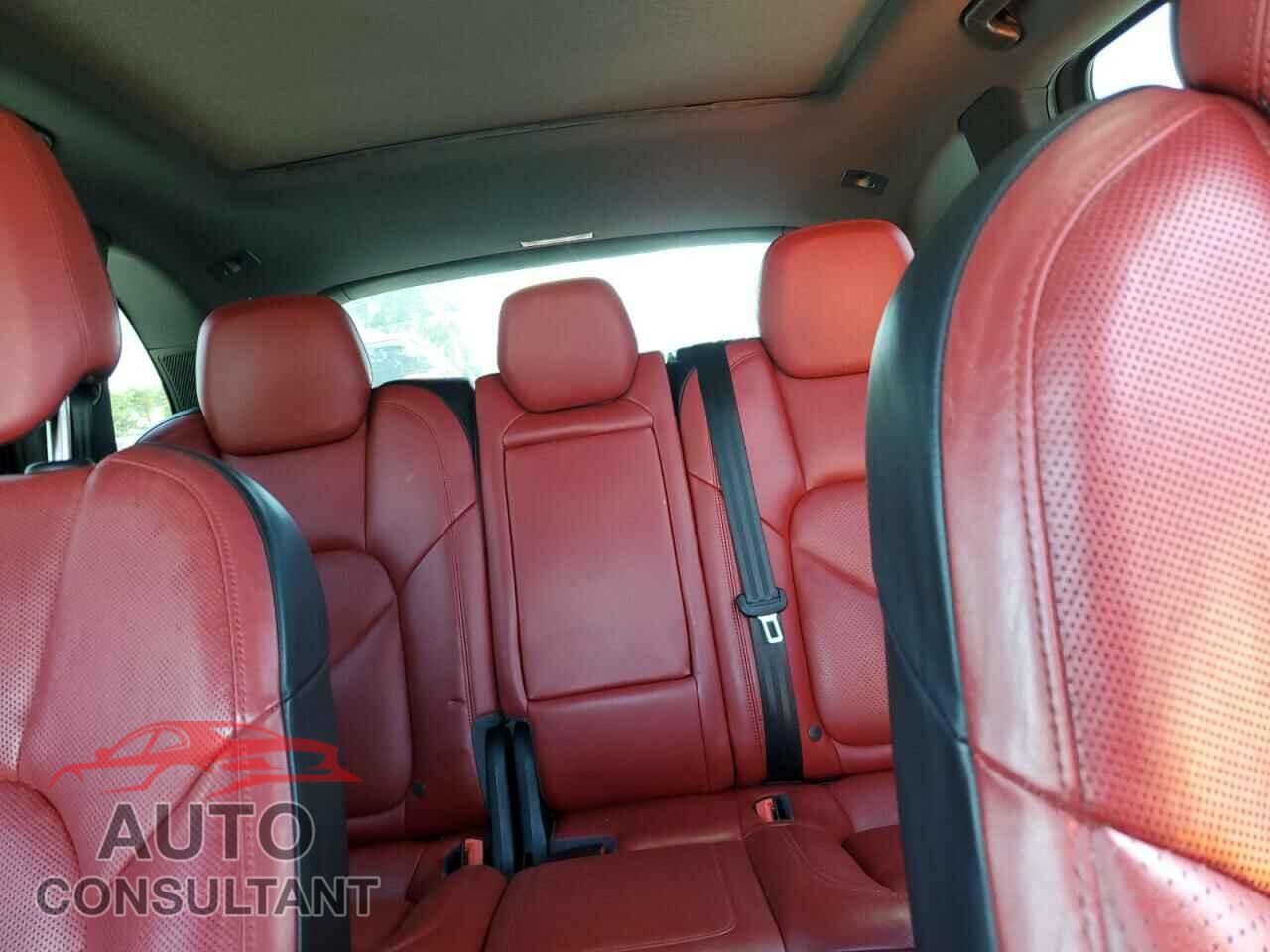 PORSCHE CAYENNE 2016 - WP1AA2A29GKA36005