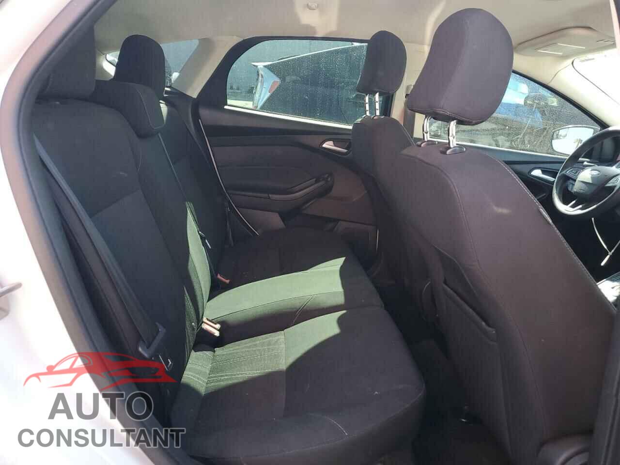 FORD FOCUS 2016 - 1FADP3K28GL284960