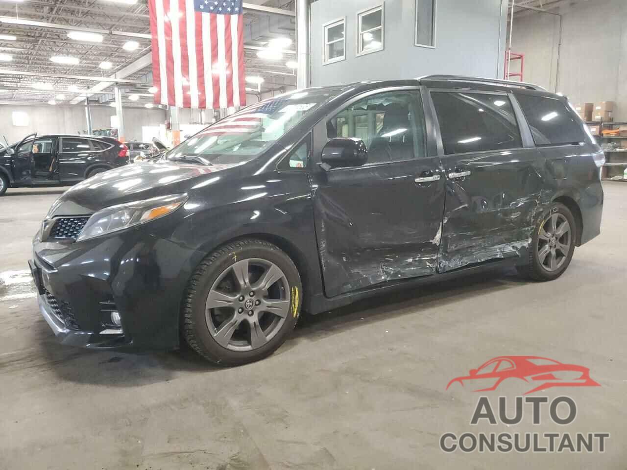TOYOTA SIENNA 2018 - 5TDXZ3DC1JS959660
