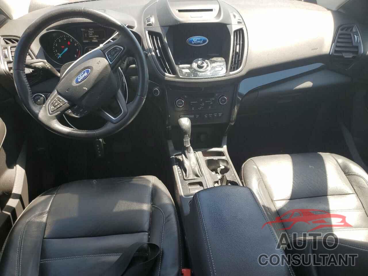 FORD ESCAPE 2017 - 1FMCU9J95HUD29392