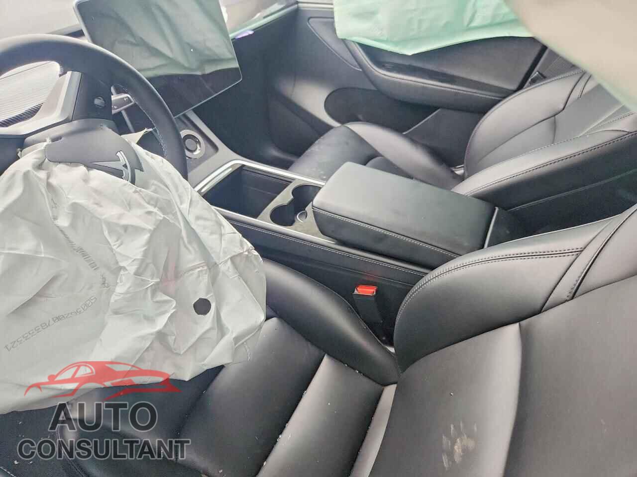 TESLA MODEL Y 2023 - LRWYGDFD4PC939125