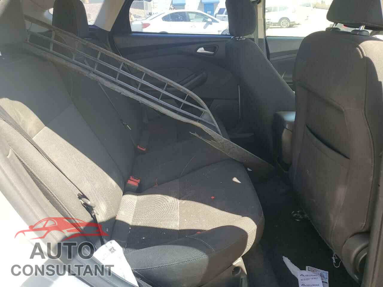 FORD FOCUS 2015 - 1FADP3K20FL299712