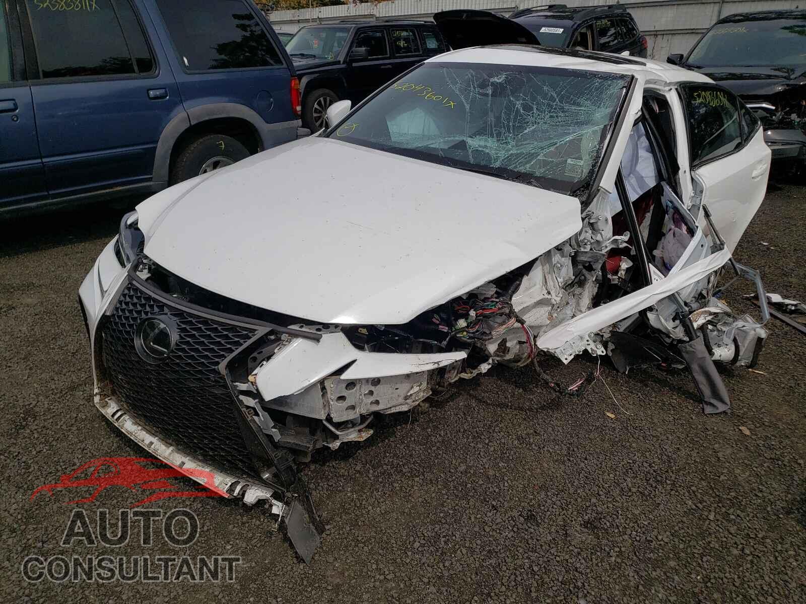 LEXUS IS 2018 - JTHC81D22J5029106