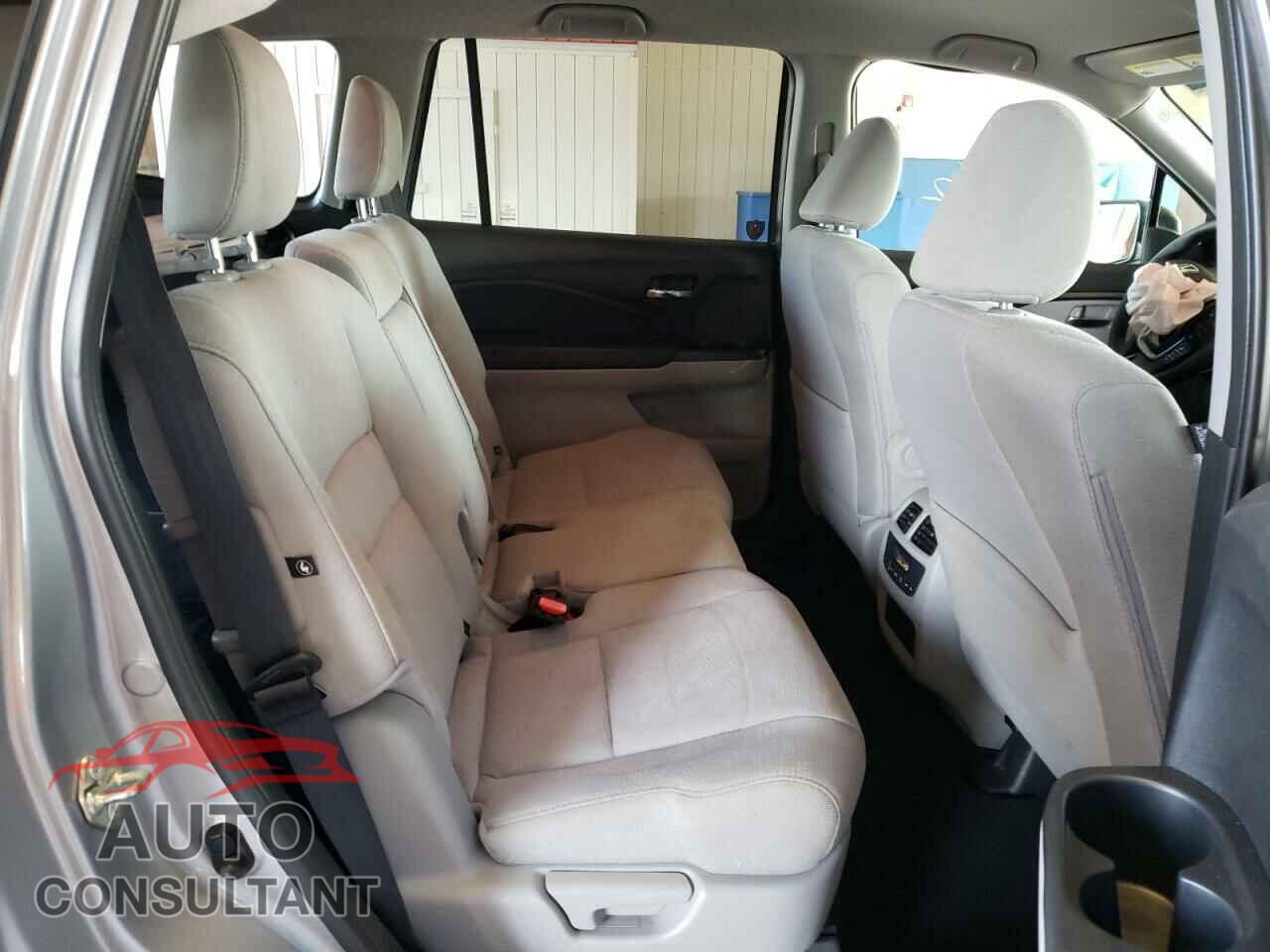 HONDA PILOT 2017 - 5FNYF6H47HB052296