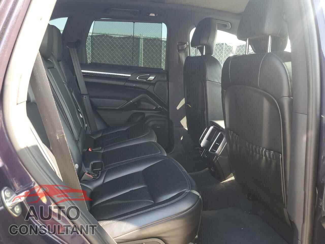 PORSCHE CAYENNE 2017 - WP1AA2A23HKA82754