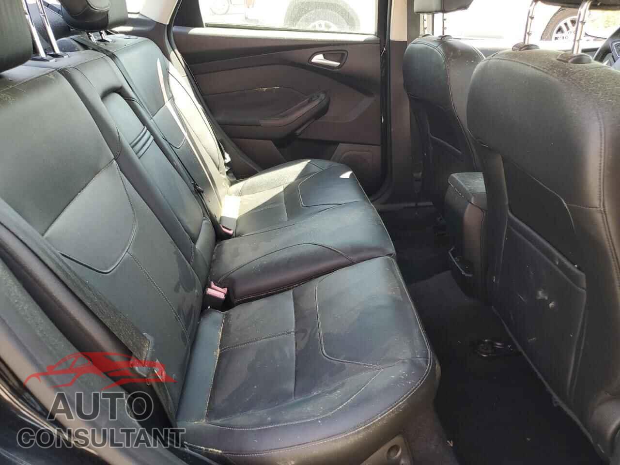 FORD FOCUS 2015 - 1FADP3F28FL279699