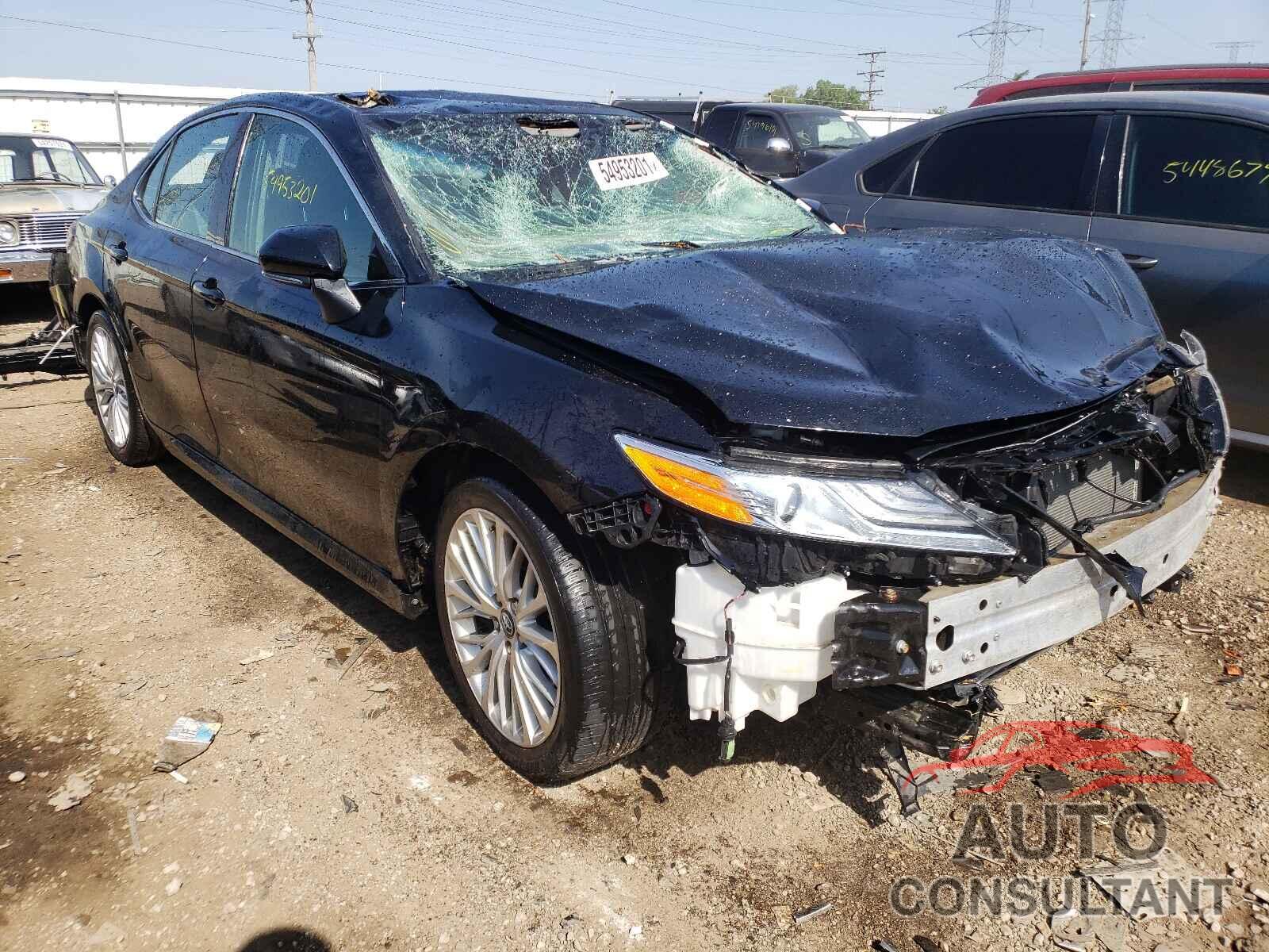 TOYOTA CAMRY 2018 - 4T1B11HK3JU507238
