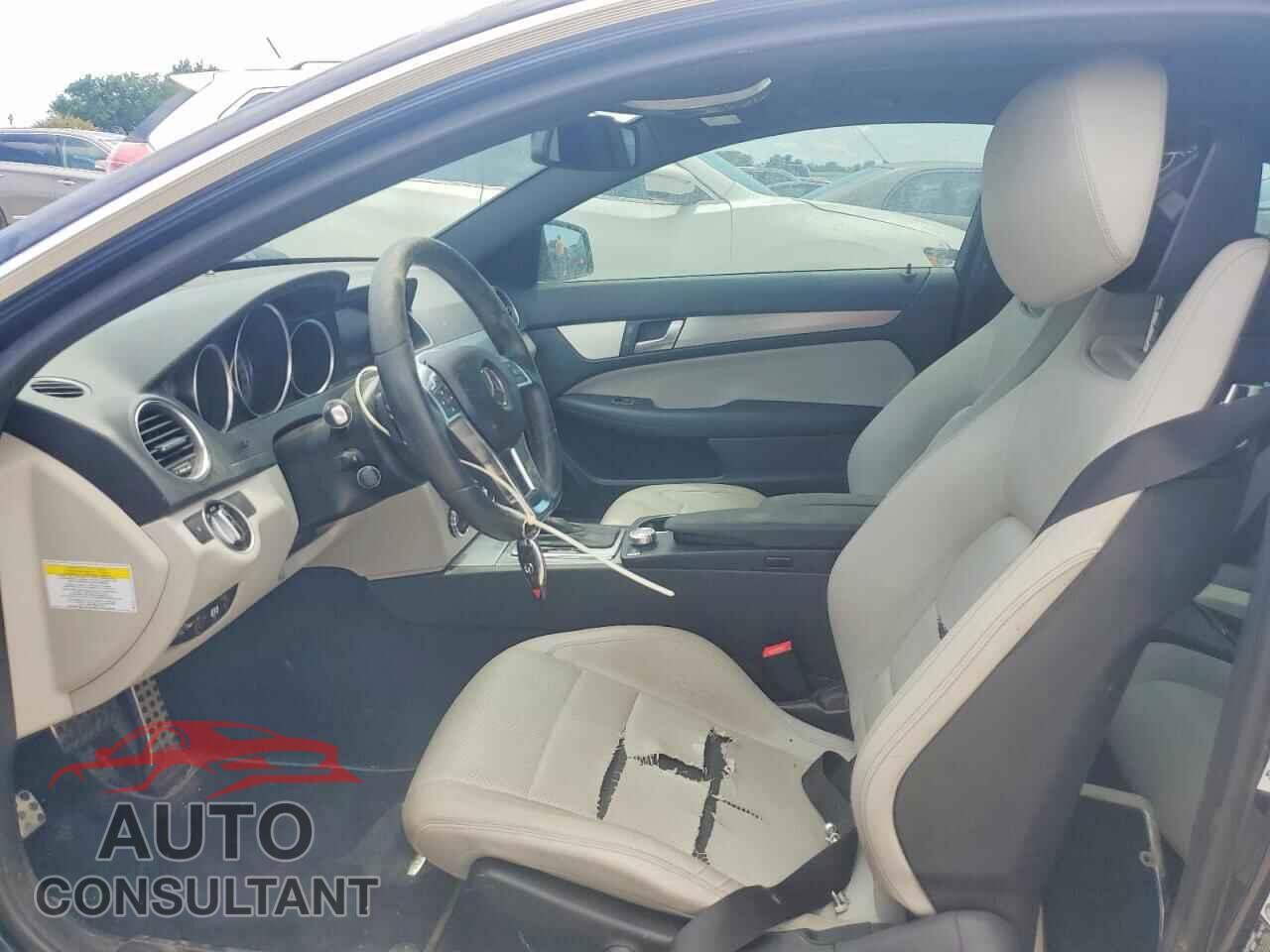 MERCEDES-BENZ C-CLASS 2013 - WDDGJ4HB4DG003642