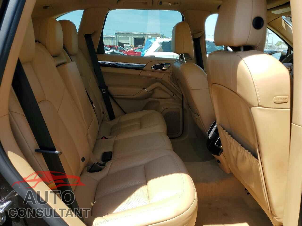 PORSCHE CAYENNE 2016 - WP1AA2A28GLA01711