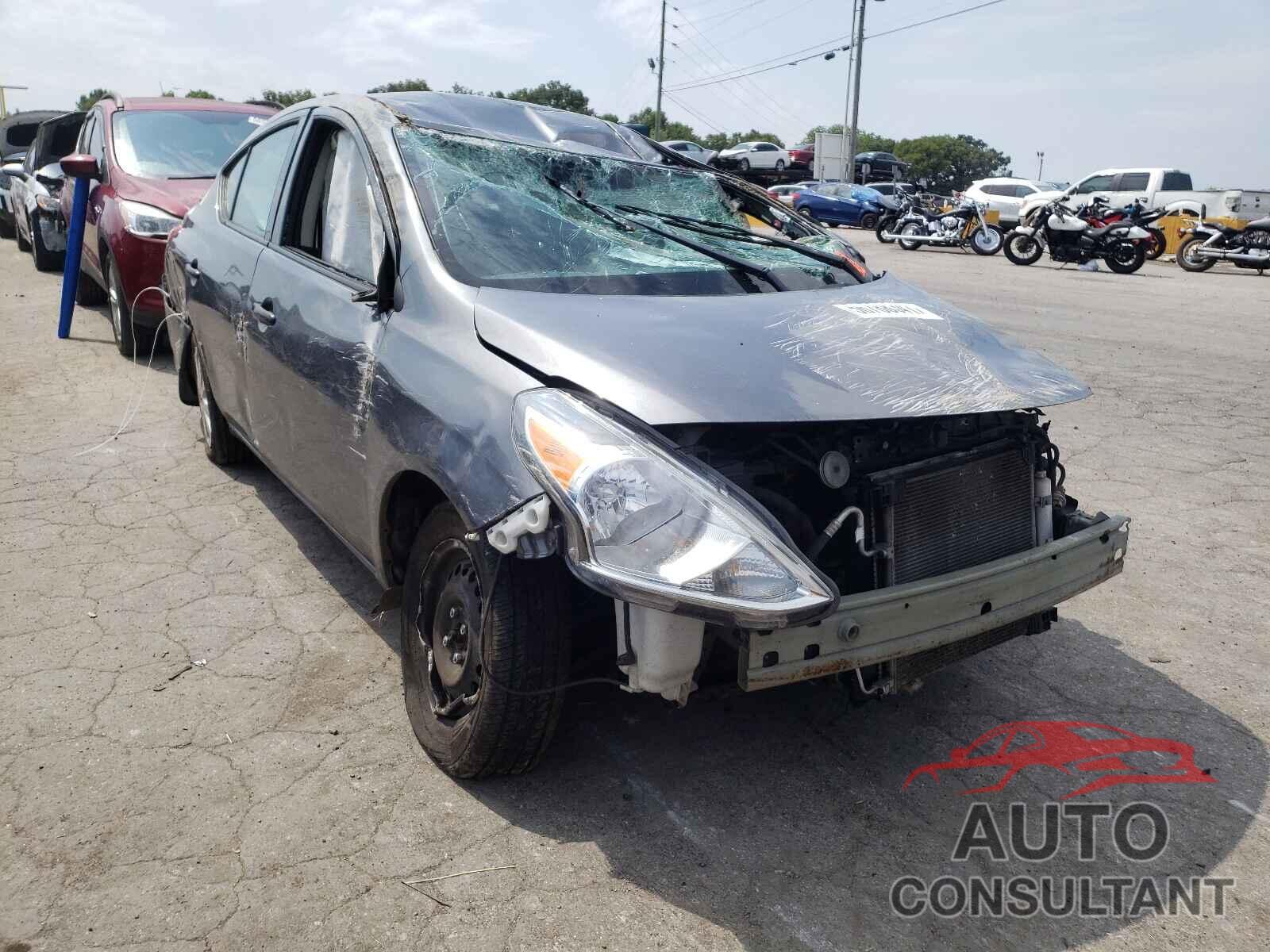 NISSAN VERSA 2018 - 3N1CN7AP1JL864565