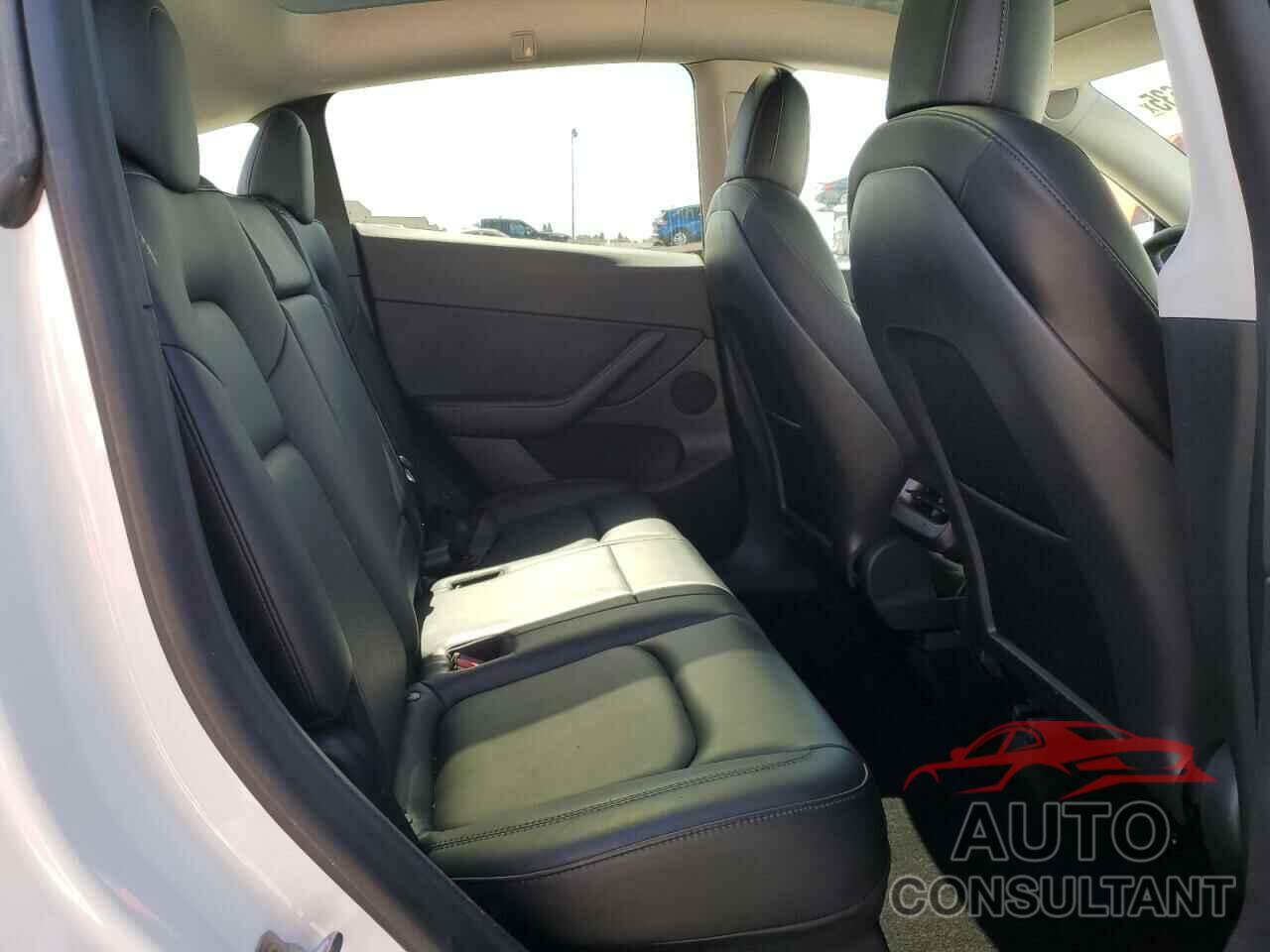 TESLA MODEL Y 2021 - 5YJYGDEF0MF277709