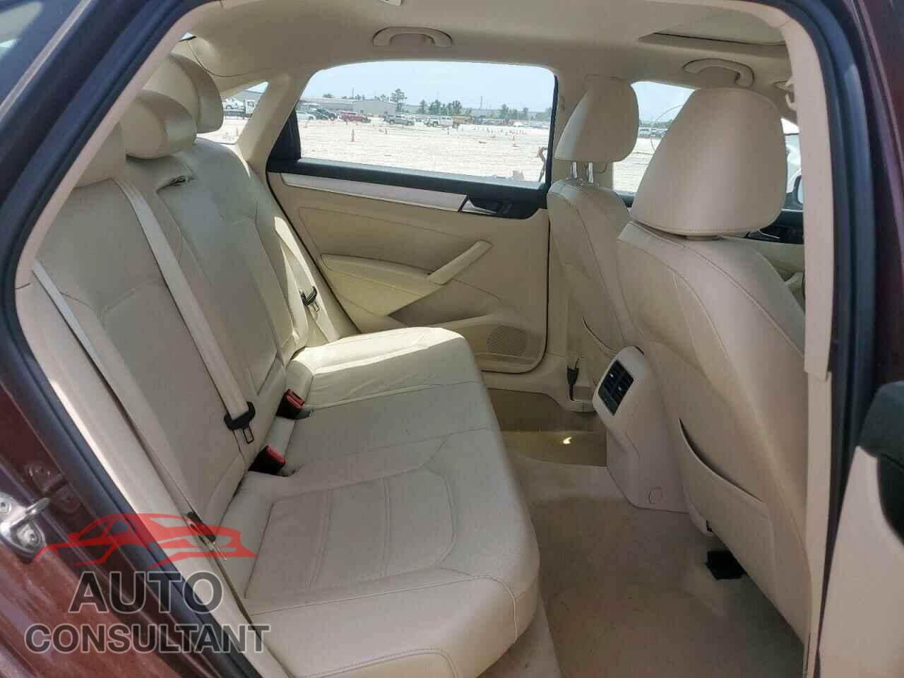 VOLKSWAGEN PASSAT 2013 - 1VWBN7A32DC005696