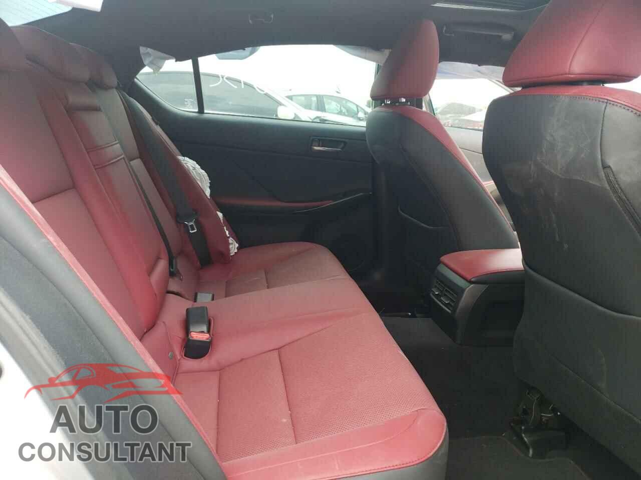 LEXUS IS 2021 - JTHCA1D24M5117325