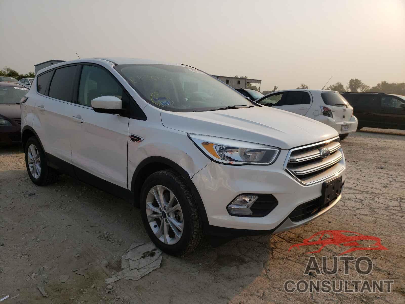 FORD ESCAPE 2017 - 1FMCU0G9XHUE15803