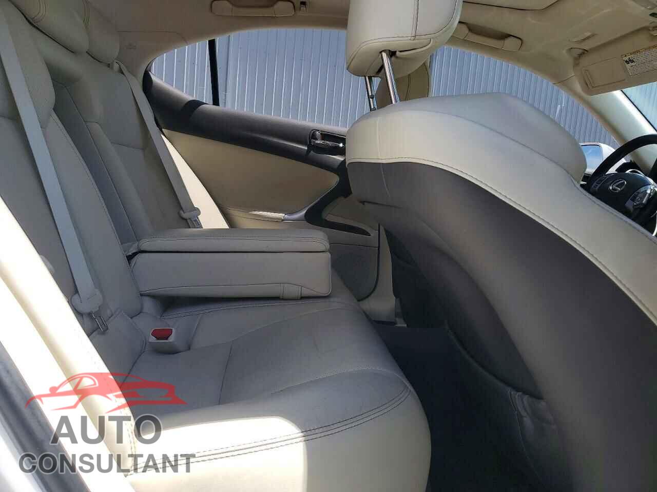 LEXUS IS 2011 - JTHCF5C27B5046306