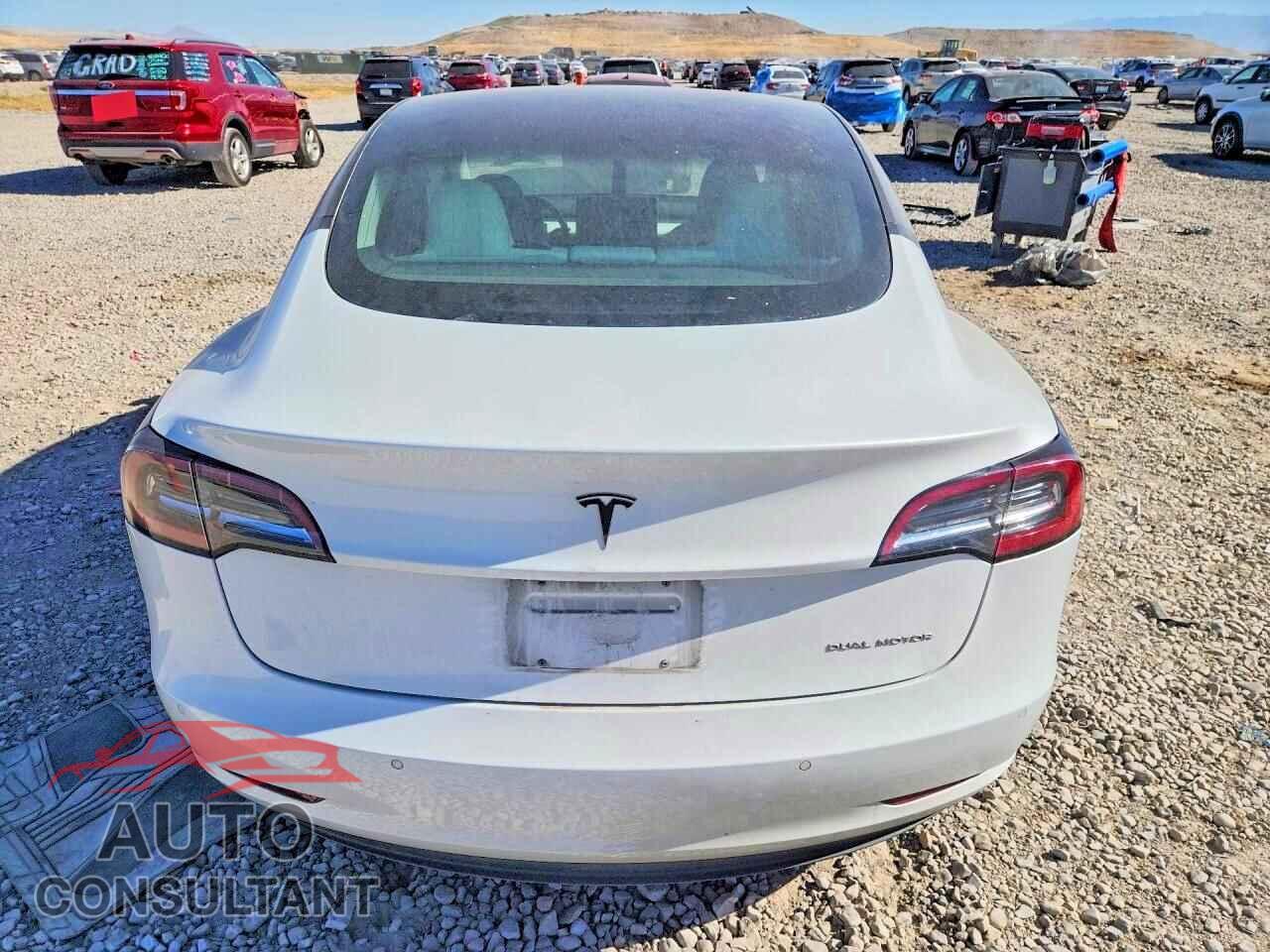 TESLA MODEL 3 2018 - 5YJ3E1EB0JF074875