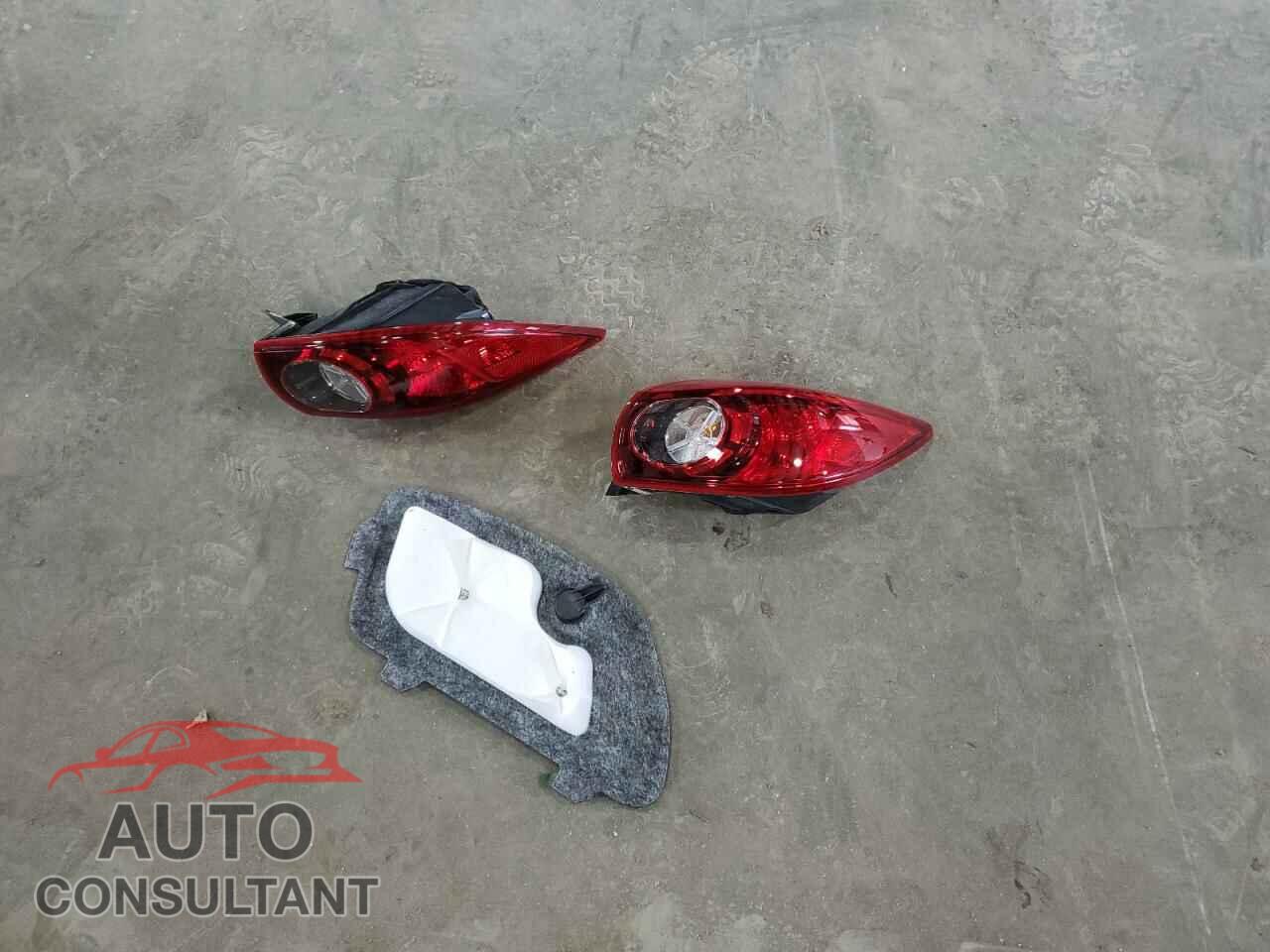 MAZDA 3 2015 - JM1BM1M75F1251030
