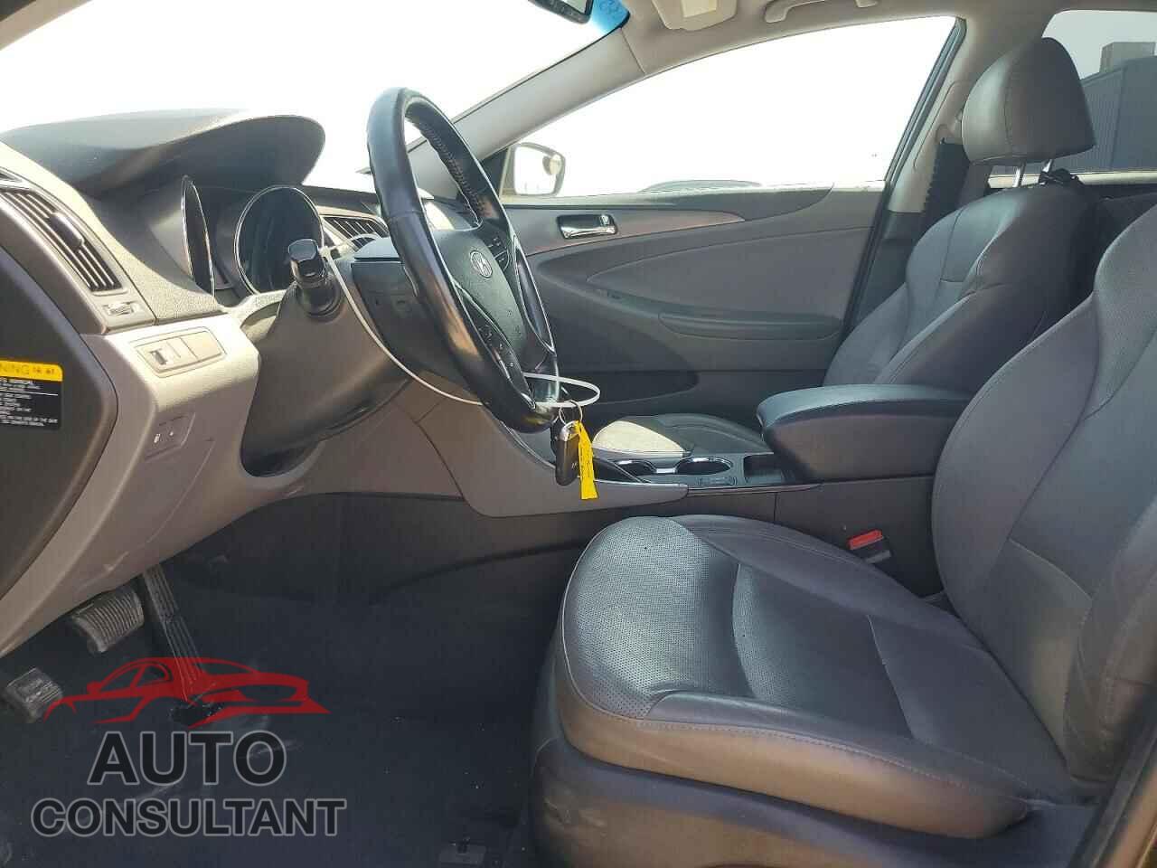 HYUNDAI SONATA 2013 - KMHEC4A48DA074784