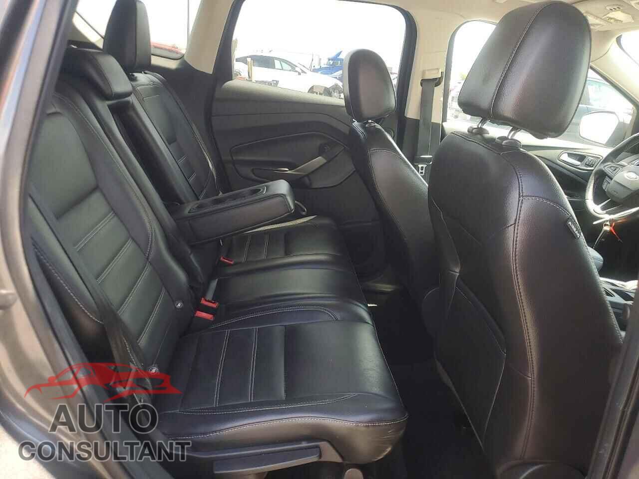 FORD ESCAPE 2017 - 1FMCU0JD2HUC90244