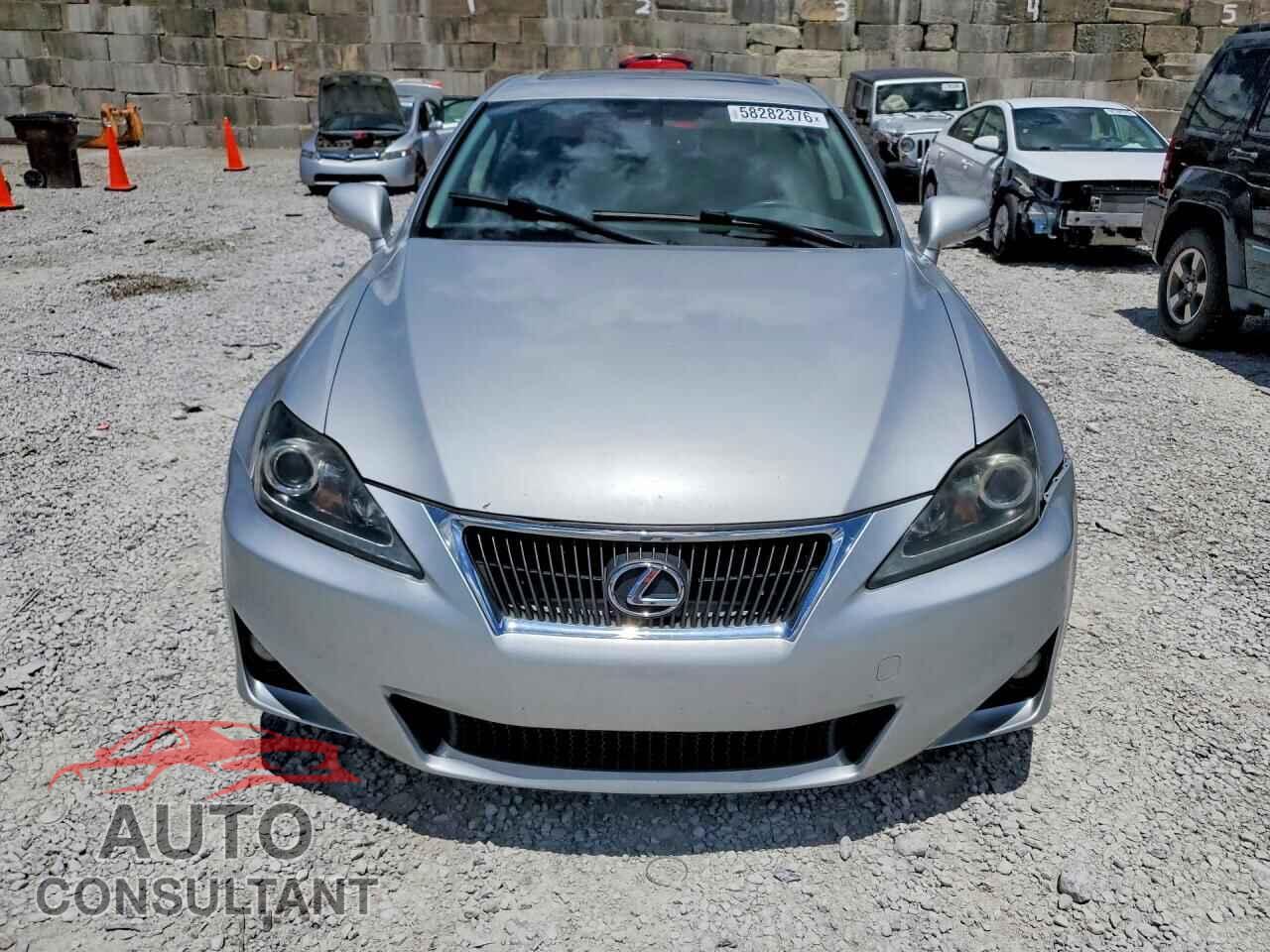 LEXUS IS 2011 - JTHCF5C28B5045309