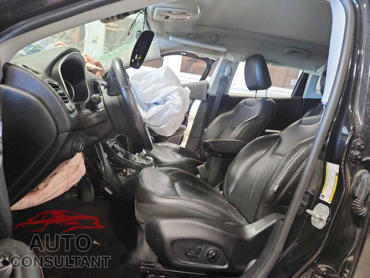 JEEP COMPASS 2018 - 3C4NJDCB7JT199429