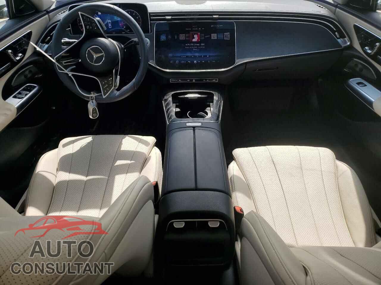 MERCEDES-BENZ E-CLASS 2024 - W1KLF4HB7RA008232