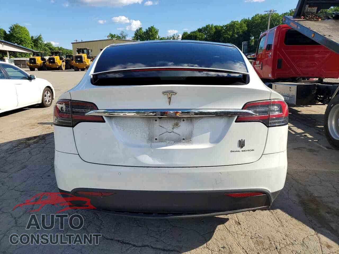 TESLA MODEL X 2020 - 5YJXCBE2XLF242537