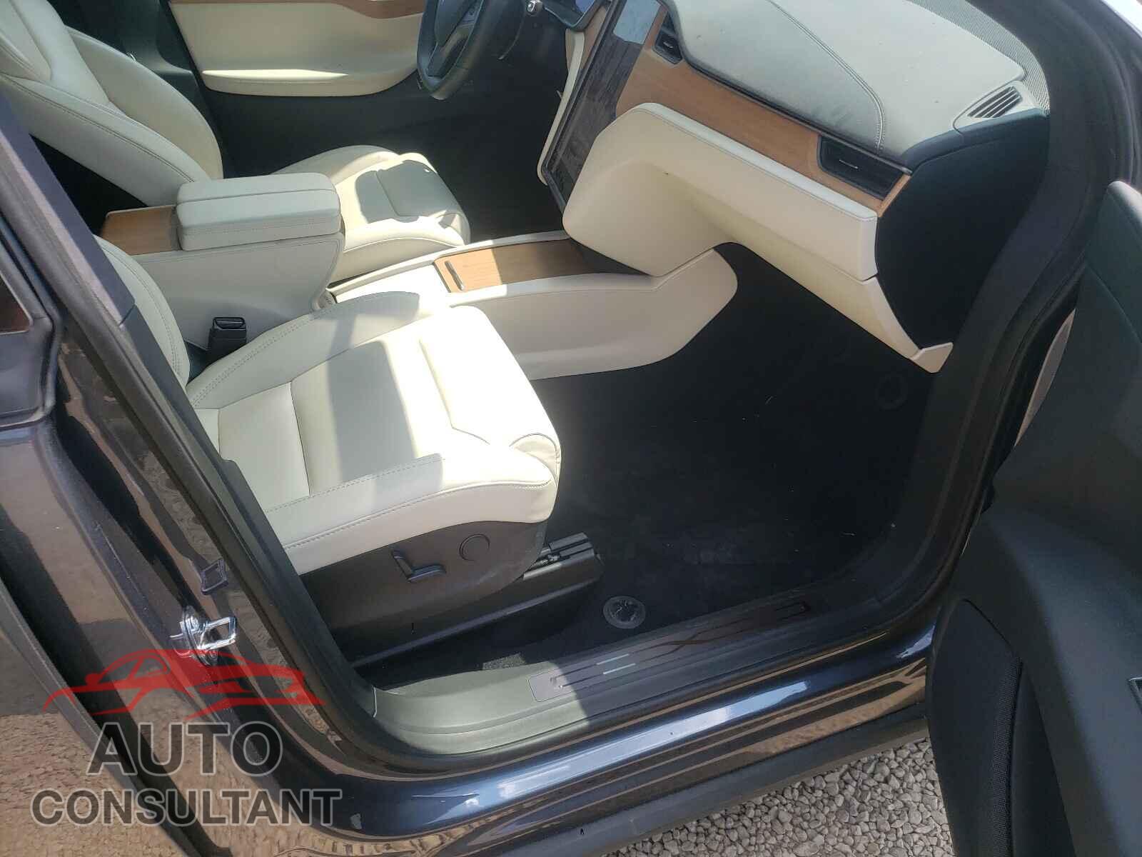 TESLA MODEL X 2019 - 5YJXCAE23KF192184